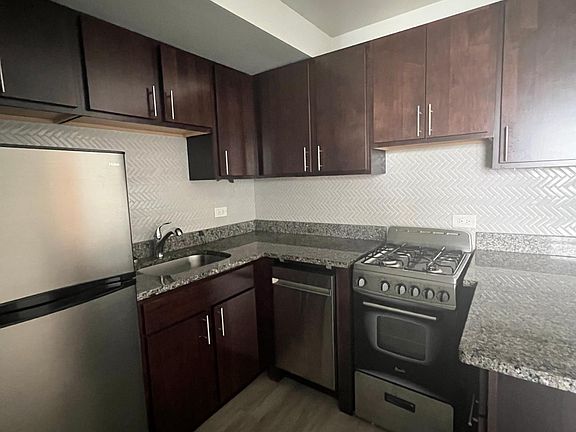 2nd image of 1439 N Dearborn St #4B
