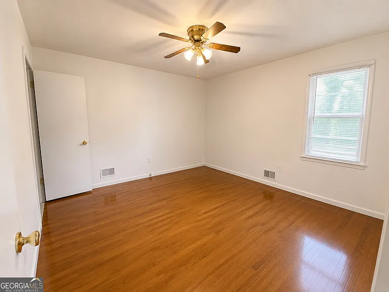 3543 Meadowview Ct — Photo 13