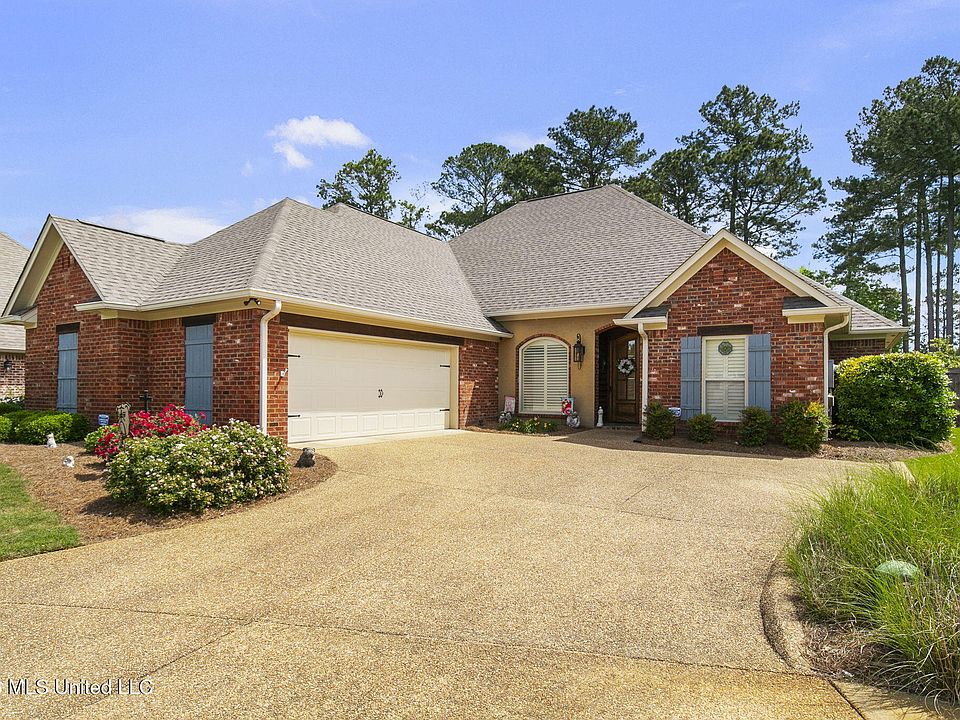 1st image of 110 Willow Crest Cir