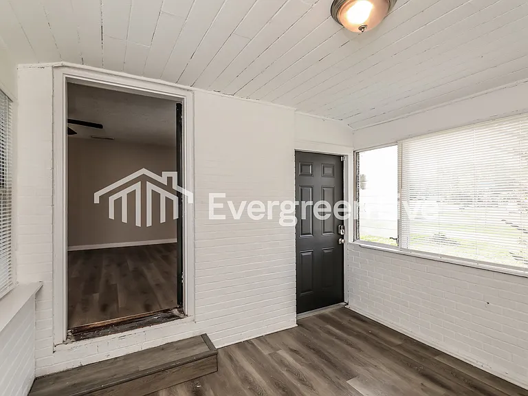 8258 Lexington Dr — Photo 3