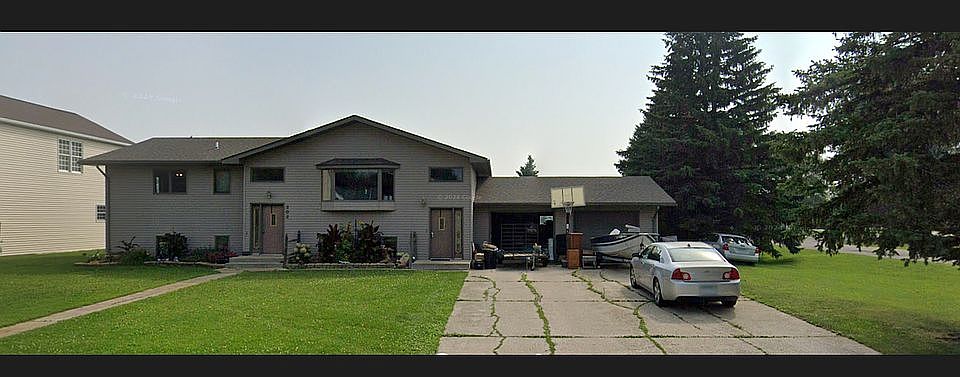 1st image of 302 Cardinal Ave
