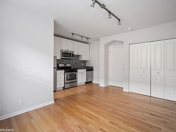 5th image of 2834 W Palmer St #502