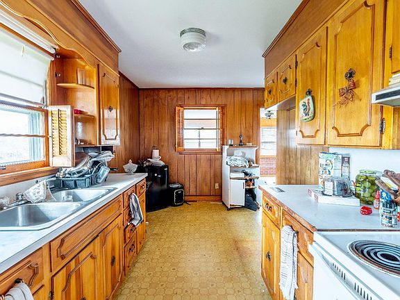 5th image of 1200 W Hill Dr