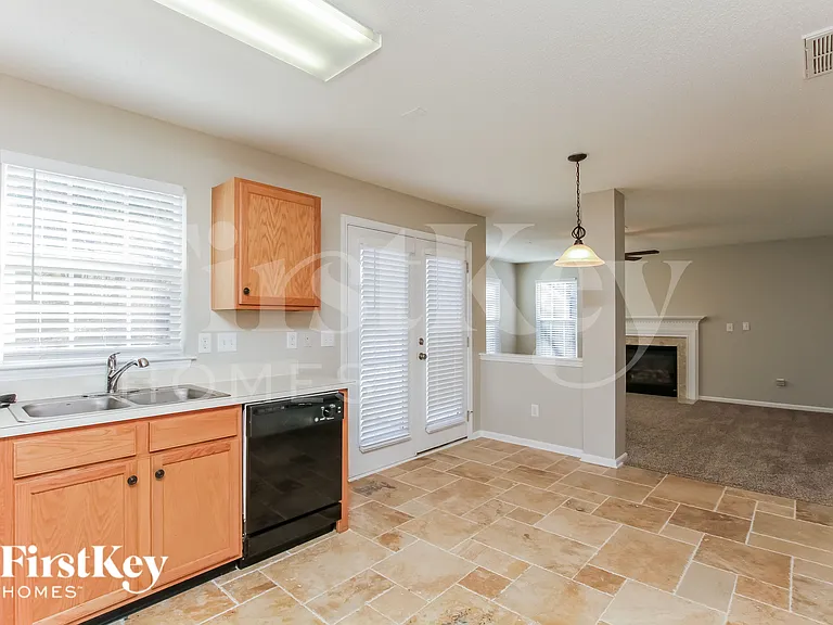 2816 Bridgeville Ln — Photo 7