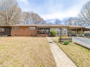 918 Hampton St, Eden, NC 27288