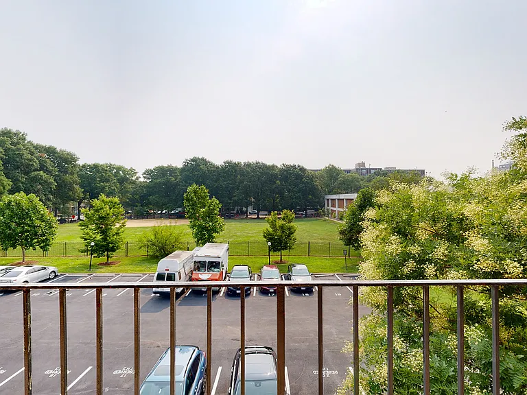 Waterside Towers — Photo 54