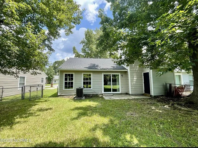 2103 Rolling Ridge Dr #1 — Photo 4