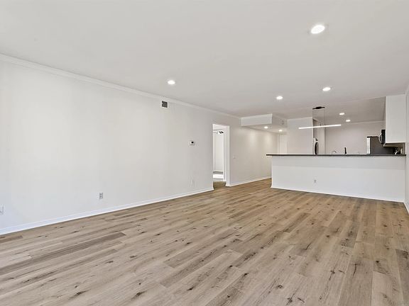 5th image of 3825 Centre St Unit 19