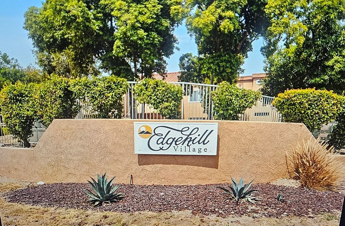 2 bed, 1.0 bath, 801 sqft, $1,895 — Photo 2
