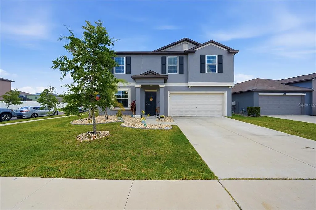 4 bed, 2.5 bath, 2635 sqft, $2,500 — Photo 1
