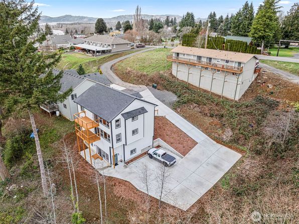572 Columbia Street, Cathlamet, WA 98612