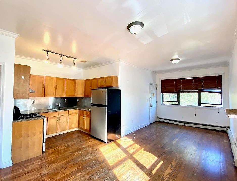1st image of 20 Underhill Ave #A2
