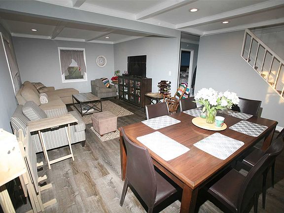 3rd image of 11 Green Ln