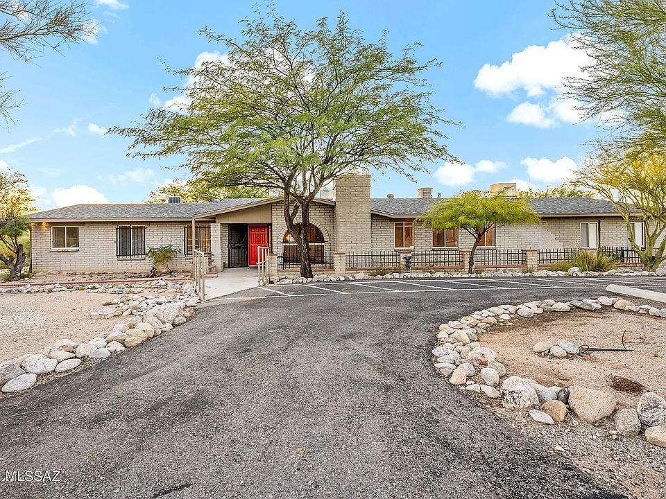 1st image of 2200 S Avenida Los Reyes