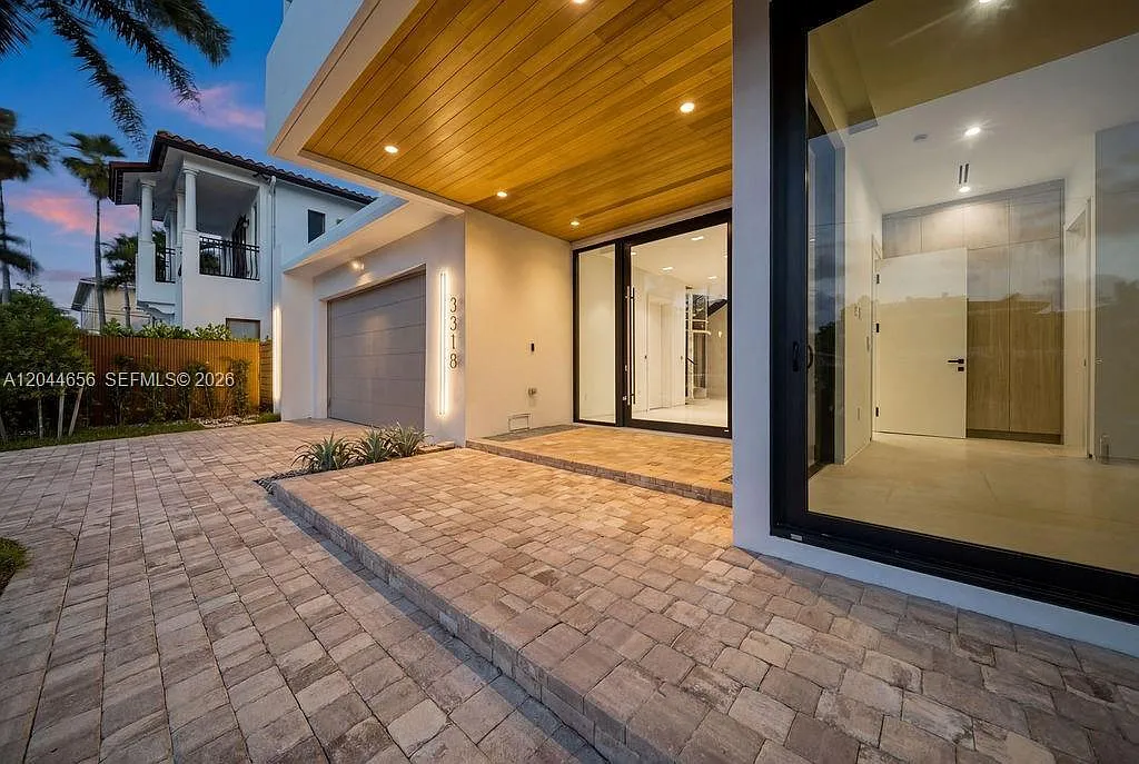 5 bed, 7.0 bath, 4644 sqft, $35,000 — Photo 2
