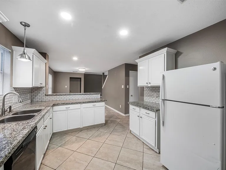 6803 Highwind Bend Ln — Photo 8