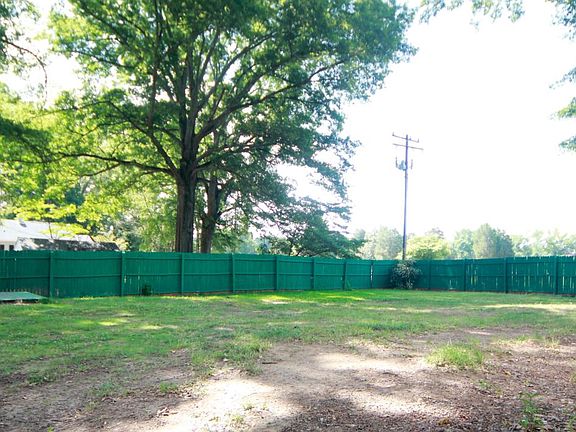 Huge private fenced in backyard