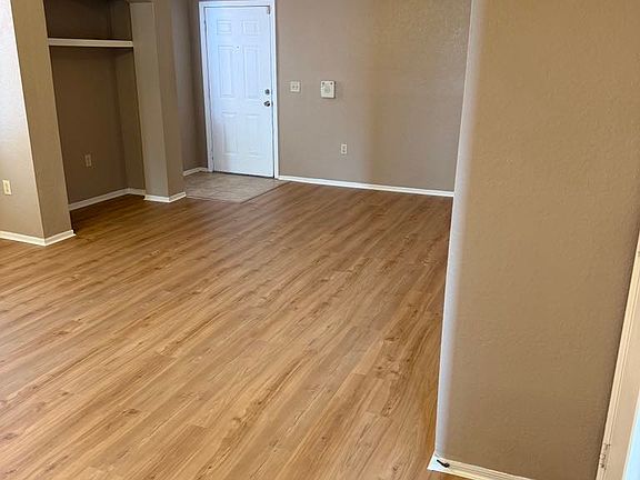 2nd image of 122 Vista Verdi Cir Unit 220