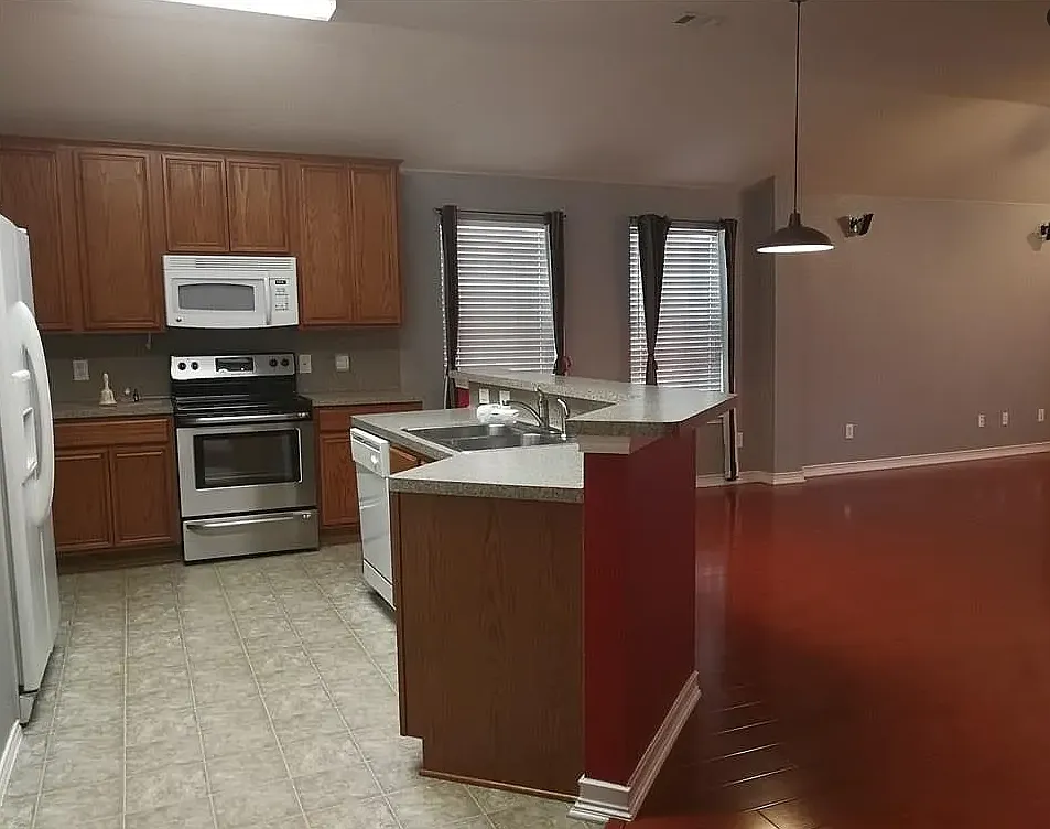 3 bed, 1737 sqft, $1,945 — Photo 3