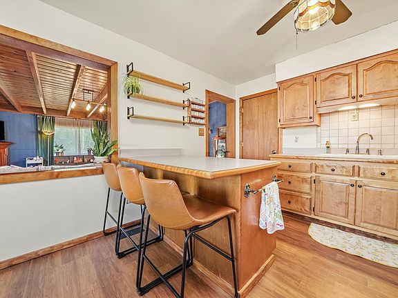 5th image of 513 E Maple Dr