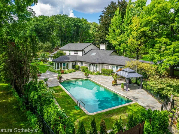 1381 Echo Ln, Bloomfield Hills, MI 48302