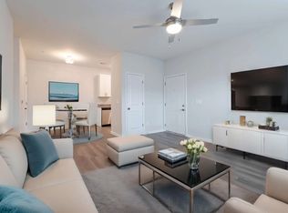 926 E Gilbreath St #402, Graham, NC 27253
