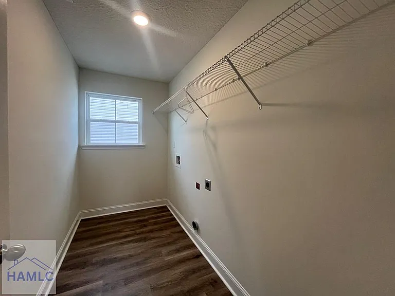 100 Centennial Ct — Photo 13