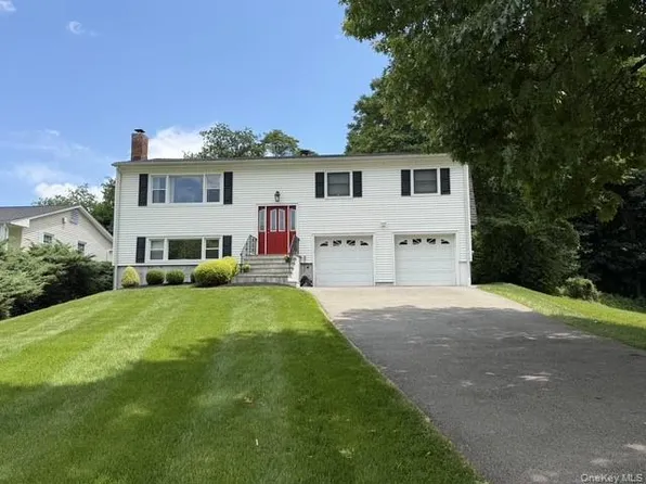 15 Round Tree Lane, Montrose, NY 10548