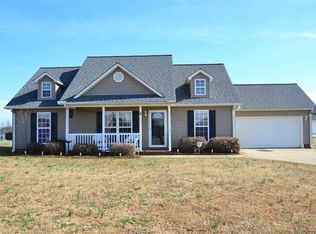 518 White Rose Ln, Boiling Springs, SC 29316