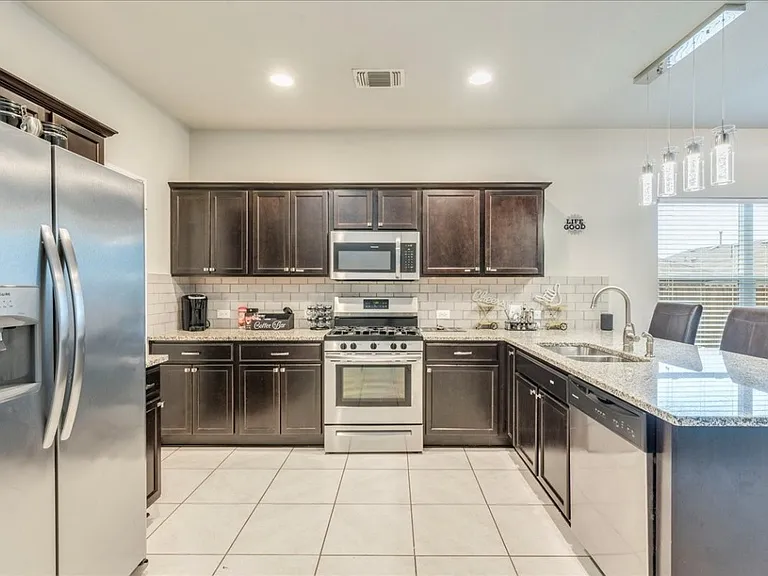 9806 Baden Ln #9806 — Photo 11