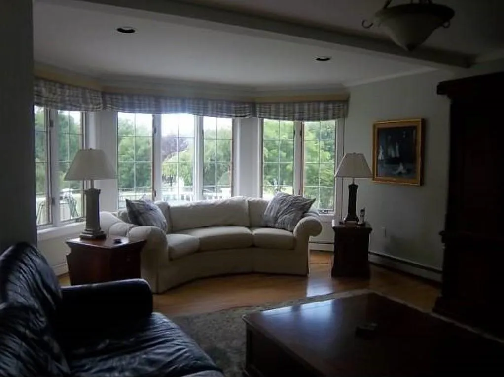 5 bed, 3.0 bath, 5000 sqft, $16,000 — Photo 3