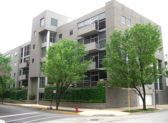 1st image of 939 W Huron St Unit 104