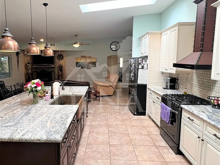 3122 E Monterosa St — Photo 6