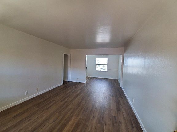 5th image of 15914 Sherman Way #5