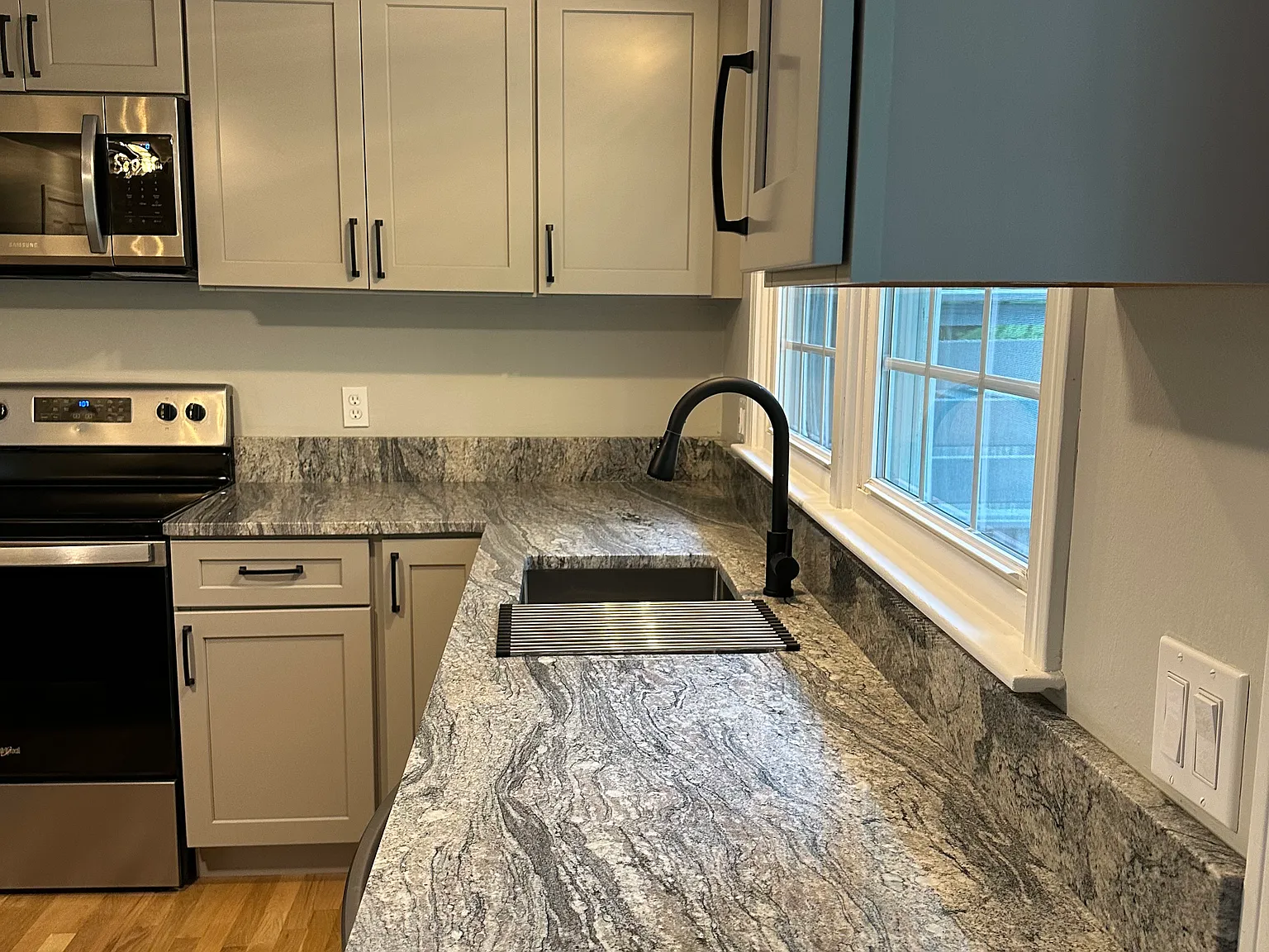 2 bed, 1000 sqft, $2,500 — Photo 4