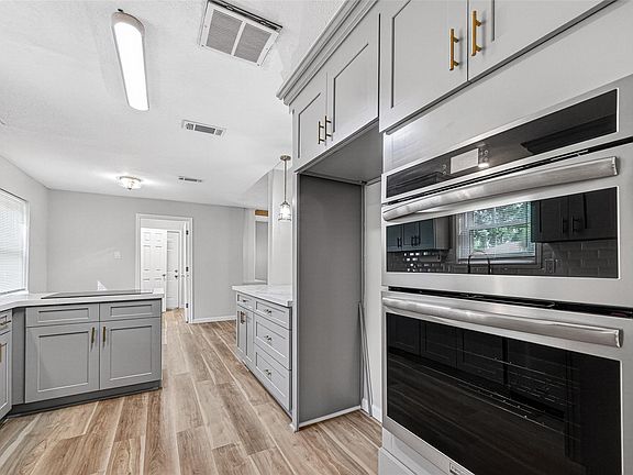 2nd image of 25503 Foxbriar Ln