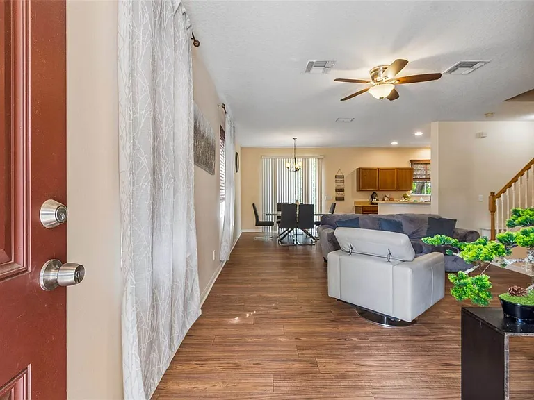 2401 Silvermoss Dr — Photo 5