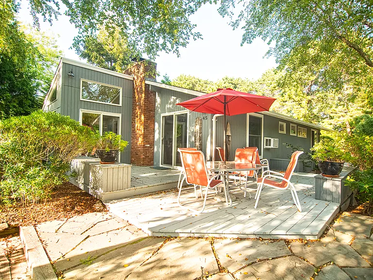 45 Hampton Ln — Photo 13