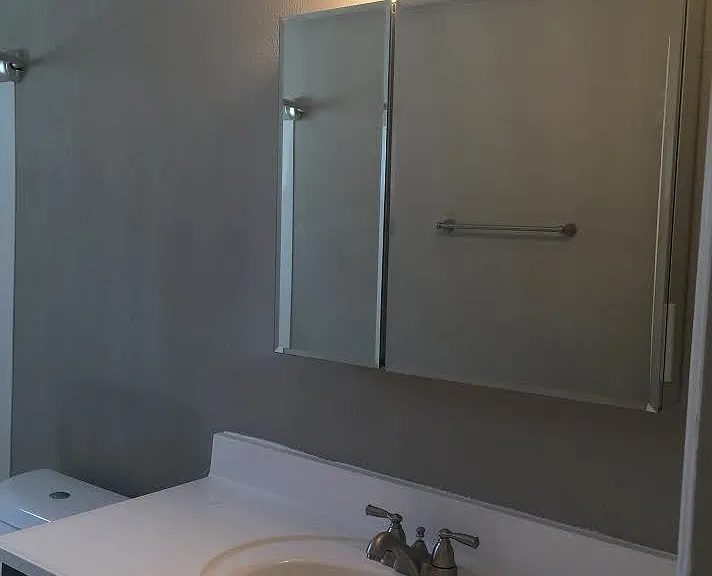 624 West — Photo 16