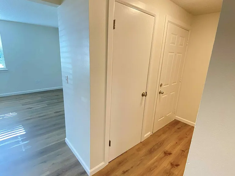 Timberlane Apartments — Photo 12