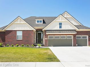 51701 Creek View Dr, Chesterfield Township, MI 48051