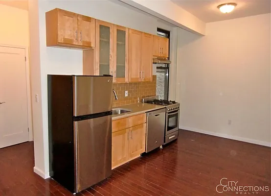 Rented by City Connections Realty | media 2