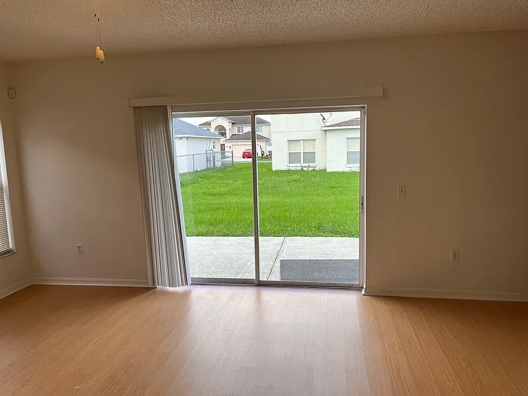 540 Brighton Ct — Photo 33