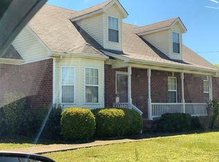 105 Cool Springs Dr, Murfreesboro, TN 37127