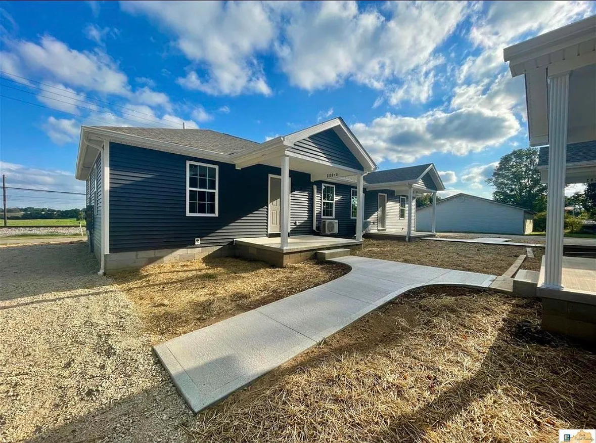 2 bed, 840 sqft, $1,000 — Photo 1