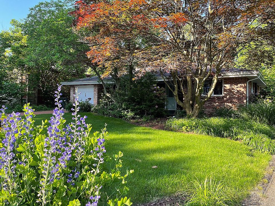 1st image of 15 Oak Glen Dr