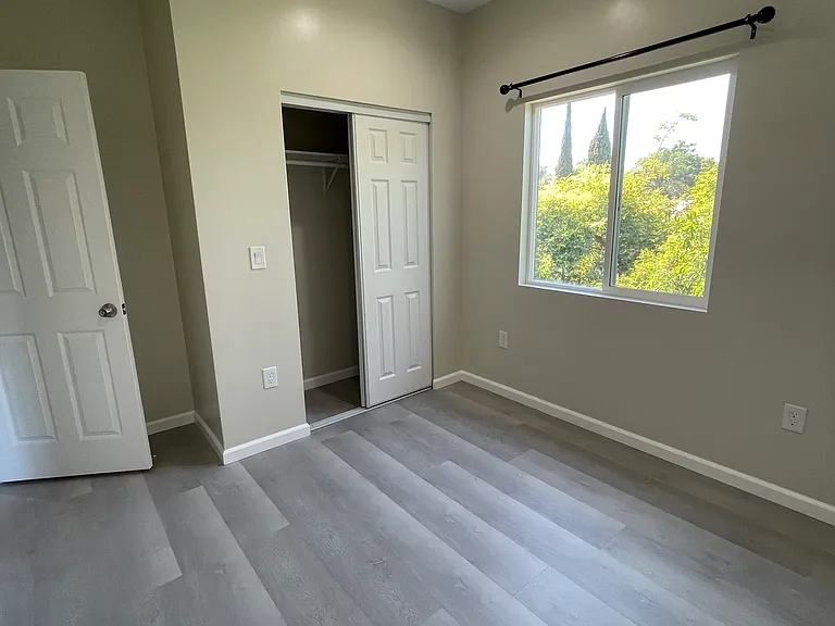 940 S 40th St — Photo 15