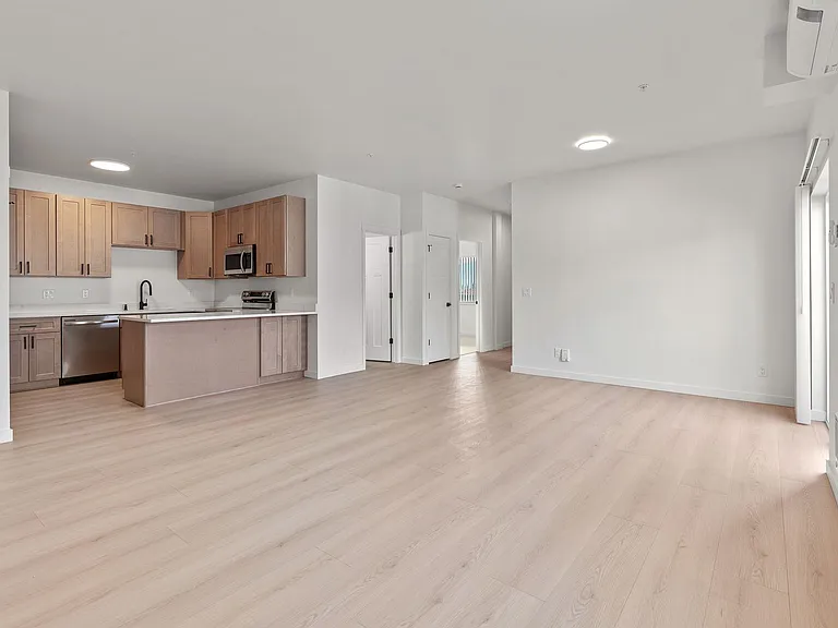 1172 Mullan — Photo 6