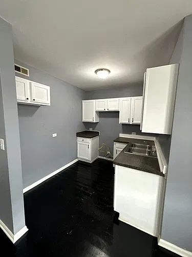 470 W 16th Photo 1