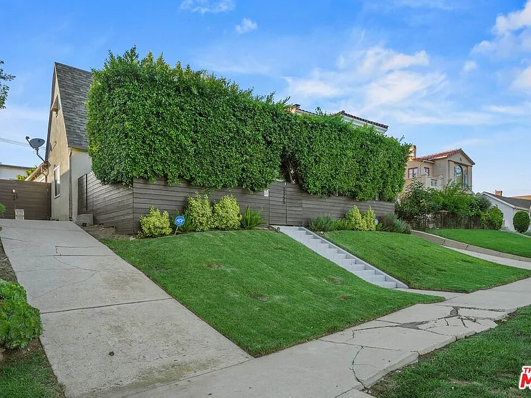 1155 S Rimpau Blvd — Photo 2
